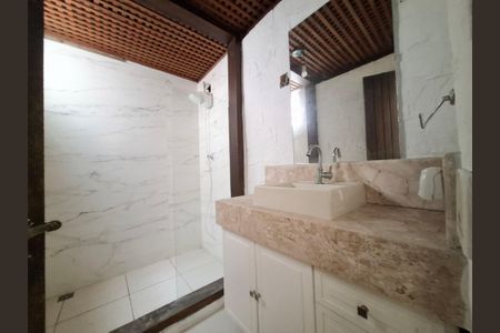 Banheiro 1 de casa para alugar com 4 quartos, 261m² em Cosme Velho, Rio de Janeiro