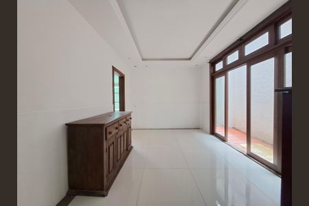 Casa para alugar com 261m², 4 quartos e 2 vagasSala de jantar