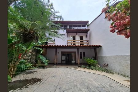 Casa para alugar com 261m², 4 quartos e 2 vagasEntrada