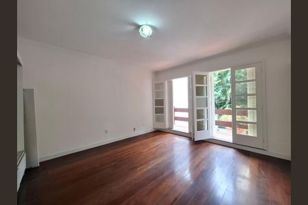 Casa para alugar com 261m², 4 quartos e 2 vagasSuíte