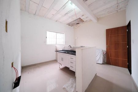 Sala/Cozinha de casa para alugar com 1 quarto, 120m² em Jardim Fernandes, São Paulo