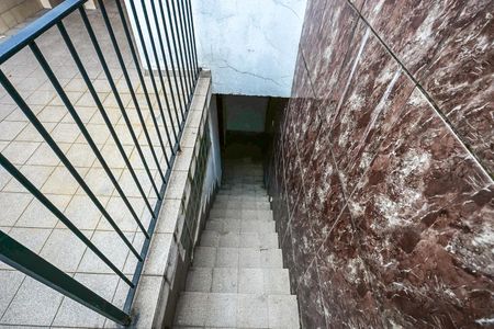 Casa à venda com 90m², 2 quartos e 1 vagaEscada