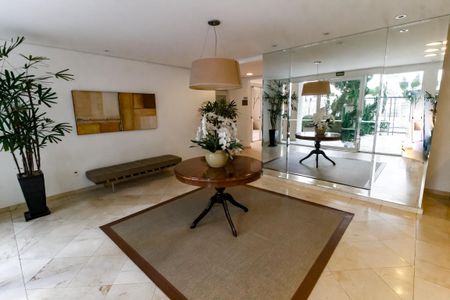 Apartamento à venda com 129m², 3 quartos e 3 vagas Apartamento à venda com 129m², 3 quartos e 3 vagasHall de entrada
