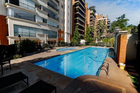 Apartamento à venda com 129m², 3 quartos e 3 vagas Apartamento à venda com 129m², 3 quartos e 3 vagasÁrea comum - Piscina