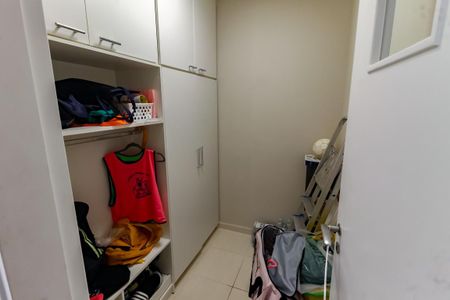 Apartamento à venda com 129m², 3 quartos e 3 vagas Apartamento à venda com 129m², 3 quartos e 3 vagasQuarto de Serviço