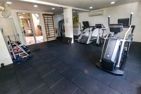 Apartamento à venda com 129m², 3 quartos e 3 vagas Apartamento à venda com 129m², 3 quartos e 3 vagasÁrea comum - Academia