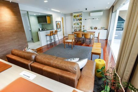 Sala de apartamento à venda com 3 quartos, 129m² em Real Parque, São Paulo