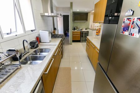 Apartamento à venda com 129m², 3 quartos e 3 vagas Apartamento à venda com 129m², 3 quartos e 3 vagasCozinha - Armários