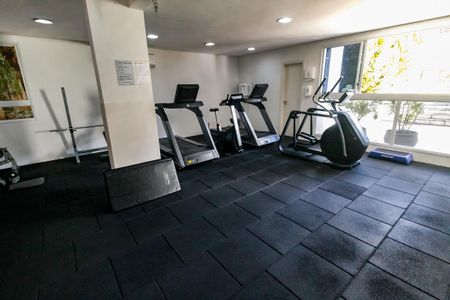 Apartamento à venda com 129m², 3 quartos e 3 vagas Apartamento à venda com 129m², 3 quartos e 3 vagasÁrea comum - Academia