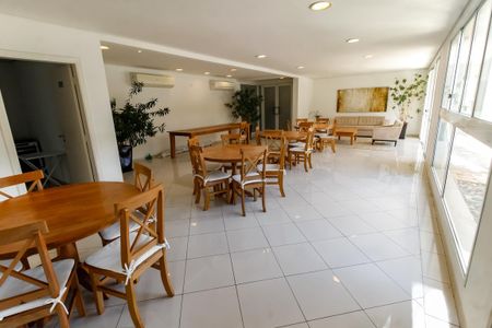 Apartamento à venda com 129m², 3 quartos e 3 vagas Apartamento à venda com 129m², 3 quartos e 3 vagasÁrea comum - Salão de festas