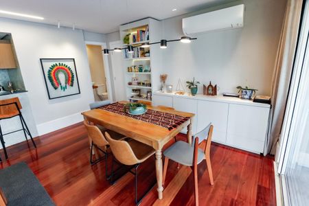 Apartamento à venda com 129m², 3 quartos e 3 vagas Apartamento à venda com 129m², 3 quartos e 3 vagasDetalhe Sala