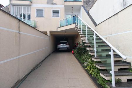 Casa à venda com 180m², 3 quartos e 3 vagasEscada de Entrada
