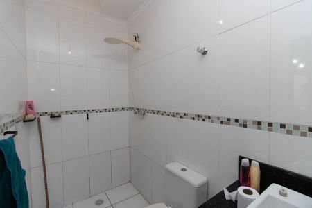 Casa à venda com 180m², 3 quartos e 3 vagasBanheiro da Suíte 2