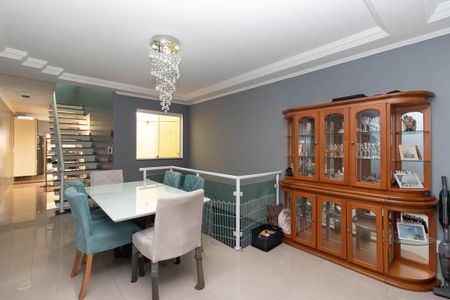 Casa à venda com 180m², 3 quartos e 3 vagasSala