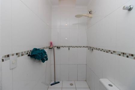 Casa à venda com 180m², 3 quartos e 3 vagasBanheiro da Suíte 2