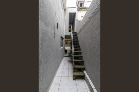 Casa para alugar com 200m², 3 quartos e 2 vagasEscada