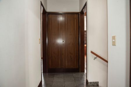 Casa de condomínio para alugar com 190m², 4 quartos e 3 vagasCorredor