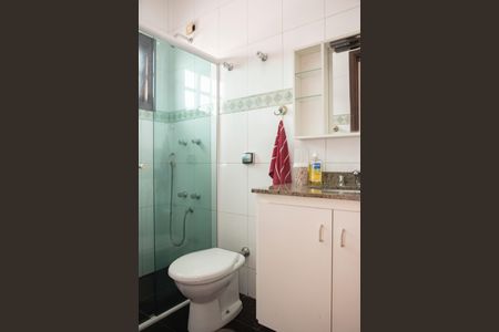 Casa de condomínio para alugar com 190m², 4 quartos e 3 vagasBanheiro da Suíte 2