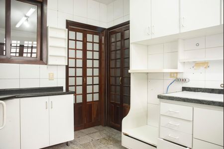 Casa de condomínio para alugar com 190m², 4 quartos e 3 vagasCozinha