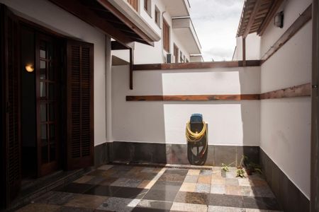 Casa de condomínio para alugar com 190m², 4 quartos e 3 vagasQuintal