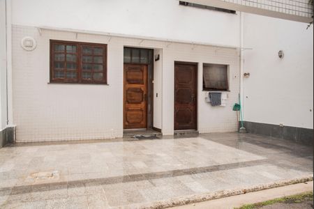 Casa de condomínio para alugar com 190m², 4 quartos e 3 vagasGaragem/Frente
