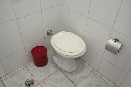 Casa de condomínio para alugar com 190m², 4 quartos e 3 vagasBanheiro de Serviço