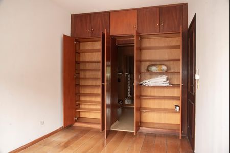 Casa de condomínio para alugar com 190m², 4 quartos e 3 vagasQuarto 2