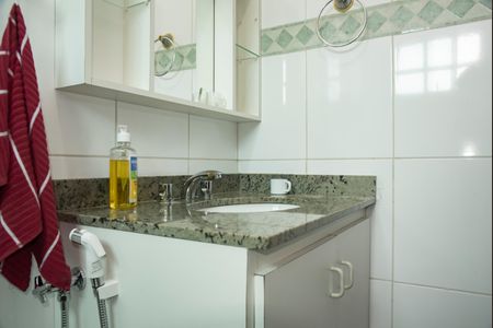 Casa de condomínio para alugar com 190m², 4 quartos e 3 vagasBanheiro da Suíte 2