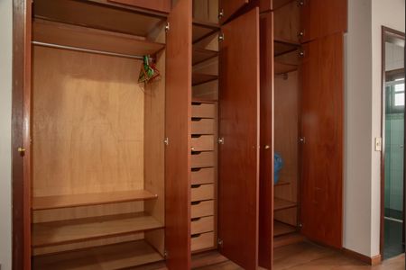 Casa de condomínio para alugar com 190m², 4 quartos e 3 vagasSuíte 1