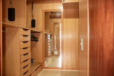 Casa de condomínio para alugar com 190m², 4 quartos e 3 vagasQuarto 2 - Closet