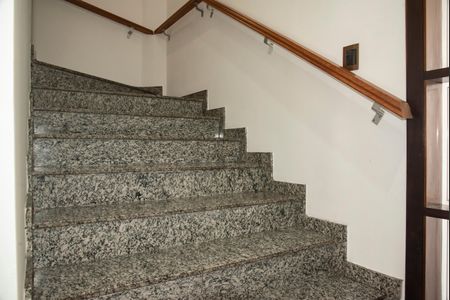 Casa de condomínio para alugar com 190m², 4 quartos e 3 vagasSala