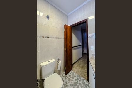 Casa à venda com 255m², 3 quartos e 3 vagasBanheiro 2