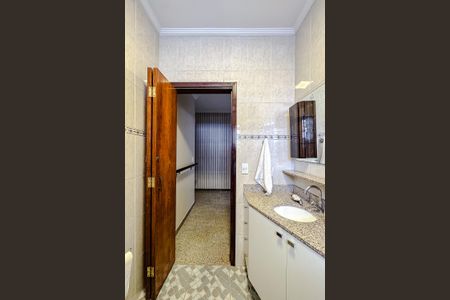 Casa à venda com 255m², 3 quartos e 3 vagasBanheiro 2