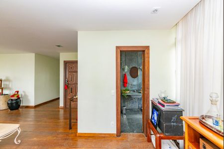 Apartamento à venda com 265m², 4 quartos e 2 vagasLavabo