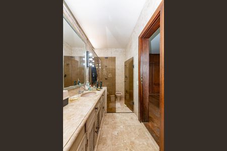 Apartamento à venda com 265m², 4 quartos e 2 vagasBanheiro da Suíte