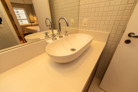 Apartamento para alugar com 70m², 2 quartos e 1 vaga Apartamento para alugar com 70m², 2 quartos e 1 vagaBanheiro da Suite
