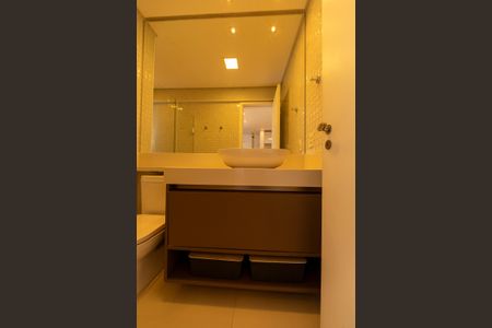 Apartamento para alugar com 70m², 2 quartos e 1 vaga Apartamento para alugar com 70m², 2 quartos e 1 vagaBanheiro da Suite