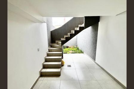 Casa para alugar com 135m², 2 quartos e 4 vagasEscada