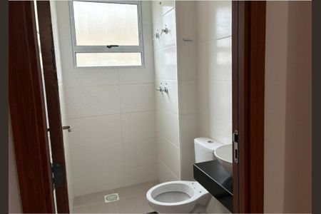 Banheiro de apartamento para alugar com 2 quartos, 40m² em Jardim Alvorada, Nova Iguaçu
