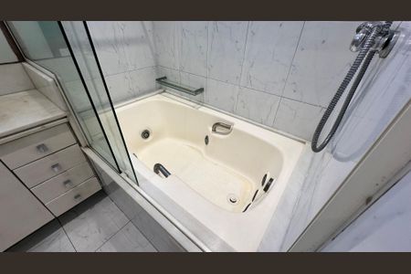 Apartamento para alugar com 198m², 3 quartos e 3 vagasBanheiro do Quarto 3