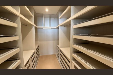 Apartamento para alugar com 198m², 3 quartos e 3 vagasCloset do quarto 3