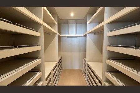 Apartamento para alugar com 198m², 3 quartos e 3 vagasCloset do quarto 3