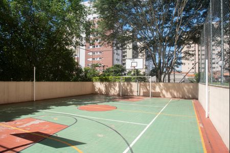 Apartamento à venda com 94m², 3 quartos e 2 vagas Apartamento à venda com 94m², 3 quartos e 2 vagasÁrea comum - Quadra esportiva