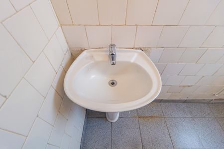 Casa de condomínio à venda com 102m², 2 quartos e 2 vagasDetalhe - Banheiro