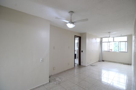 Sala de apartamento para alugar com 2 quartos, 62m² em Taquara, Rio de Janeiro