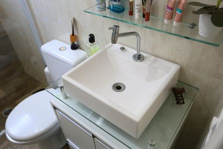 Apartamento à venda com 72m², 3 quartos e 2 vagas Apartamento à venda com 72m², 3 quartos e 2 vagasBanheiro da Suíte