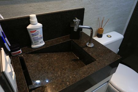 Apartamento à venda com 72m², 3 quartos e 2 vagas Apartamento à venda com 72m², 3 quartos e 2 vagasBanheiro da Suíte