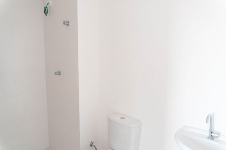 Banheiro da Suíte de apartamento para alugar com 1 quarto, 27m² em Jardim Itacolomi, São Paulo