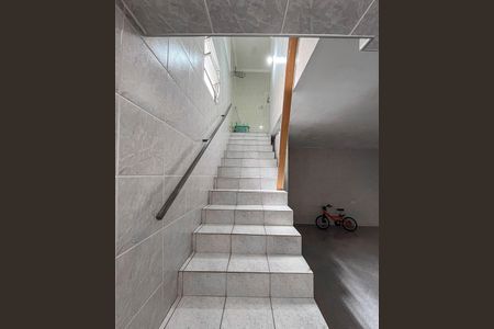 Casa à venda com 204m², 3 quartos e 4 vagas Casa à venda com 204m², 3 quartos e 4 vagasEscada