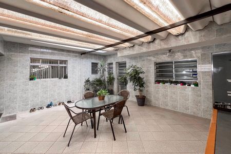 Casa à venda com 204m², 3 quartos e 4 vagas Casa à venda com 204m², 3 quartos e 4 vagasQuintal